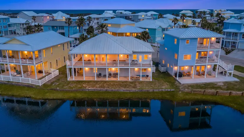 Aransas Palms in Royal Sands